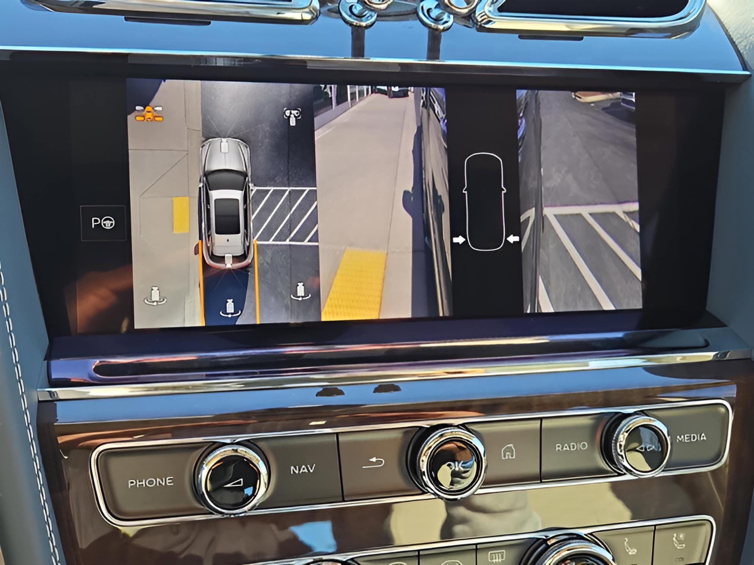 2025 Bentley Bentayga Azure - Photo 43