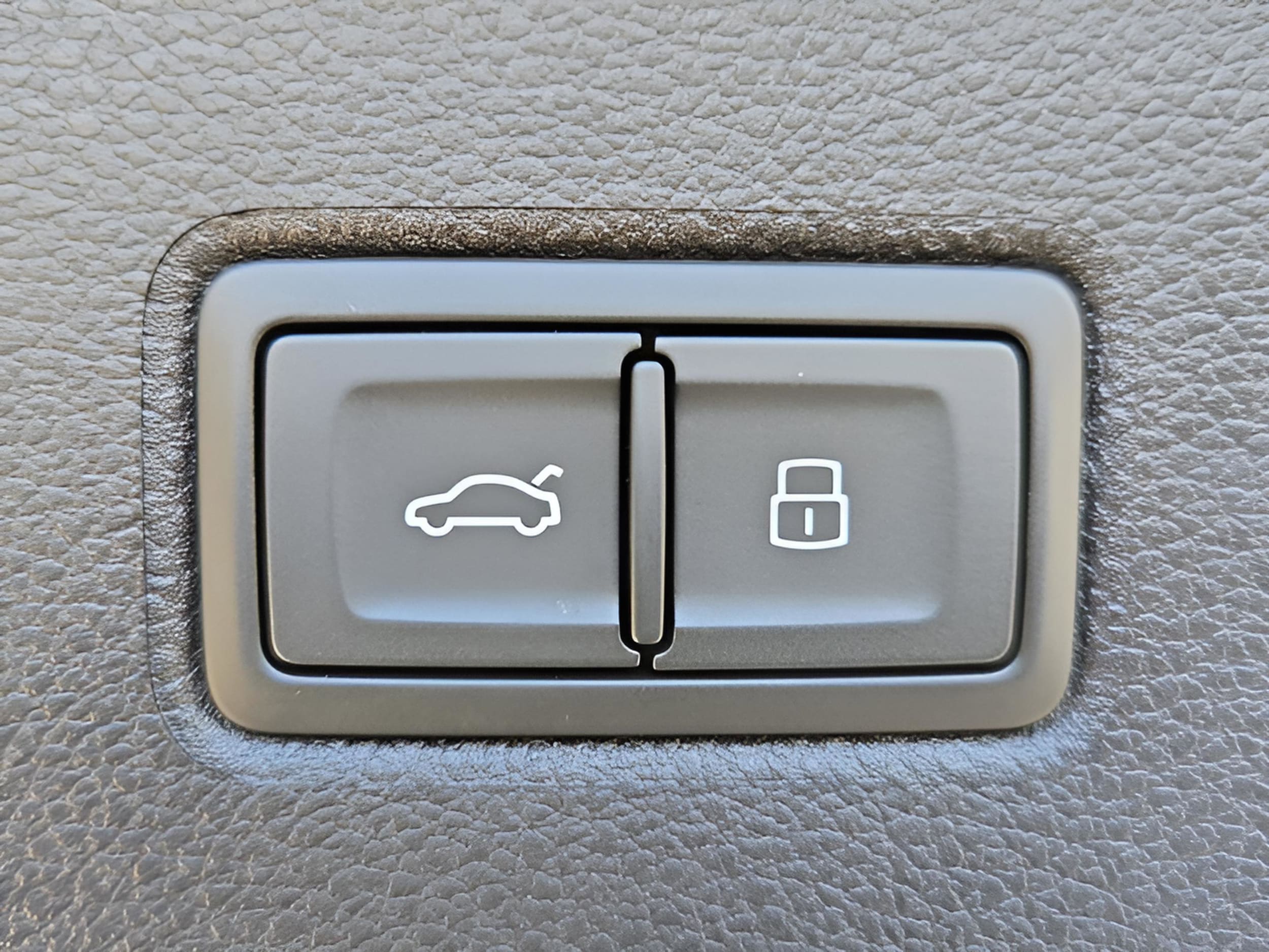 2025 Bentley Bentayga Azure - Photo 28