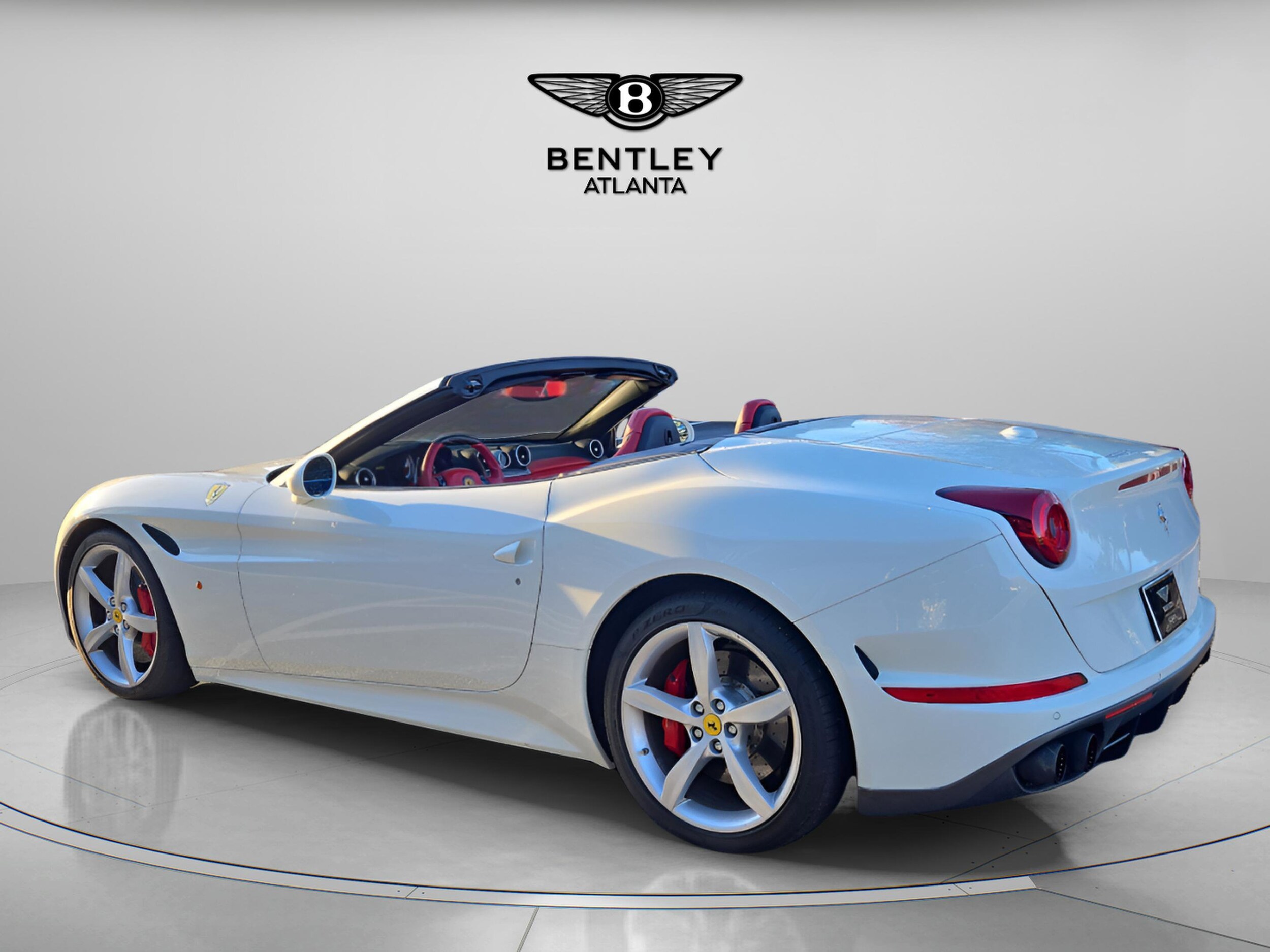 2017 Ferrari California T photo 4