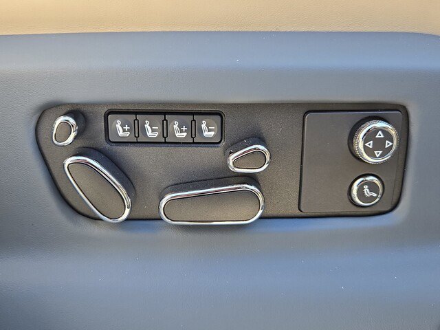 2025 Bentley Bentayga Azure - Photo 32