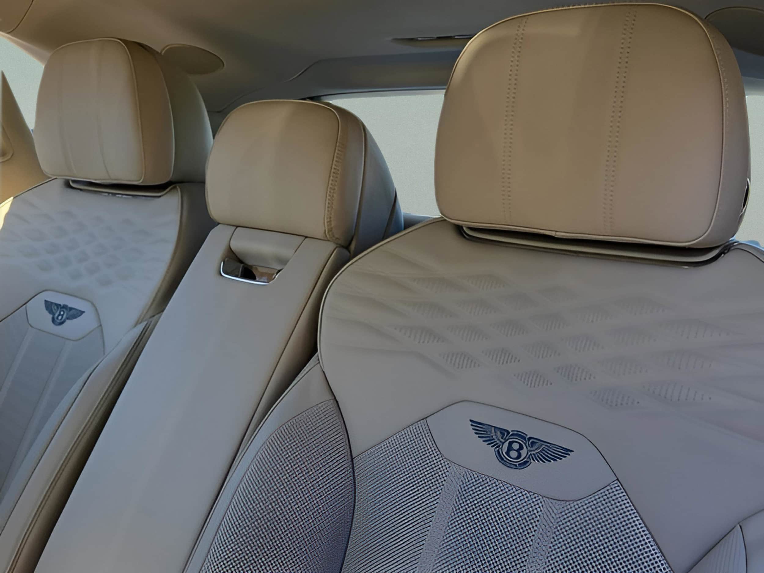 2025 Bentley Bentayga Azure - Photo 26