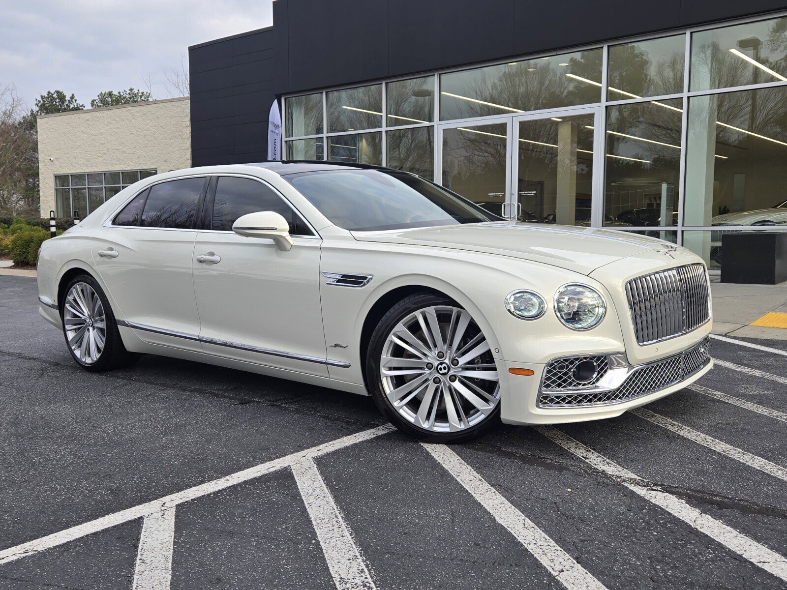 2023 Bentley Flying Spur Mulliner's photo