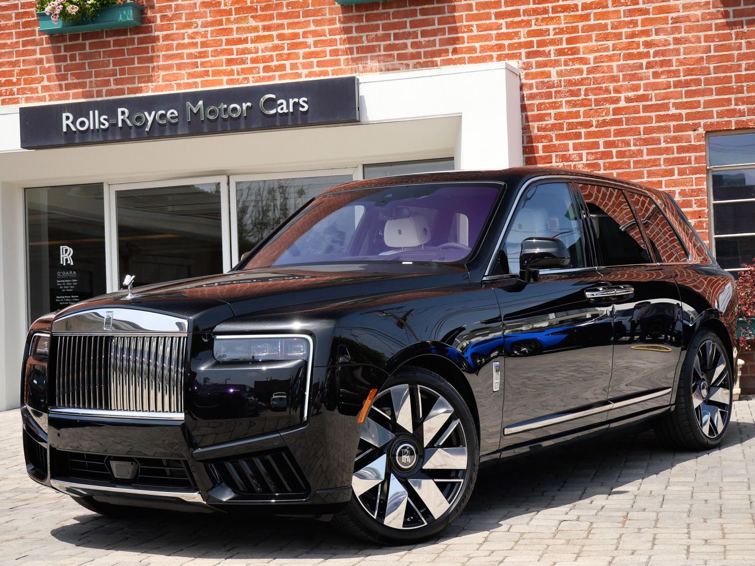 2027 Rolls-Royce Cullinan -'s photo