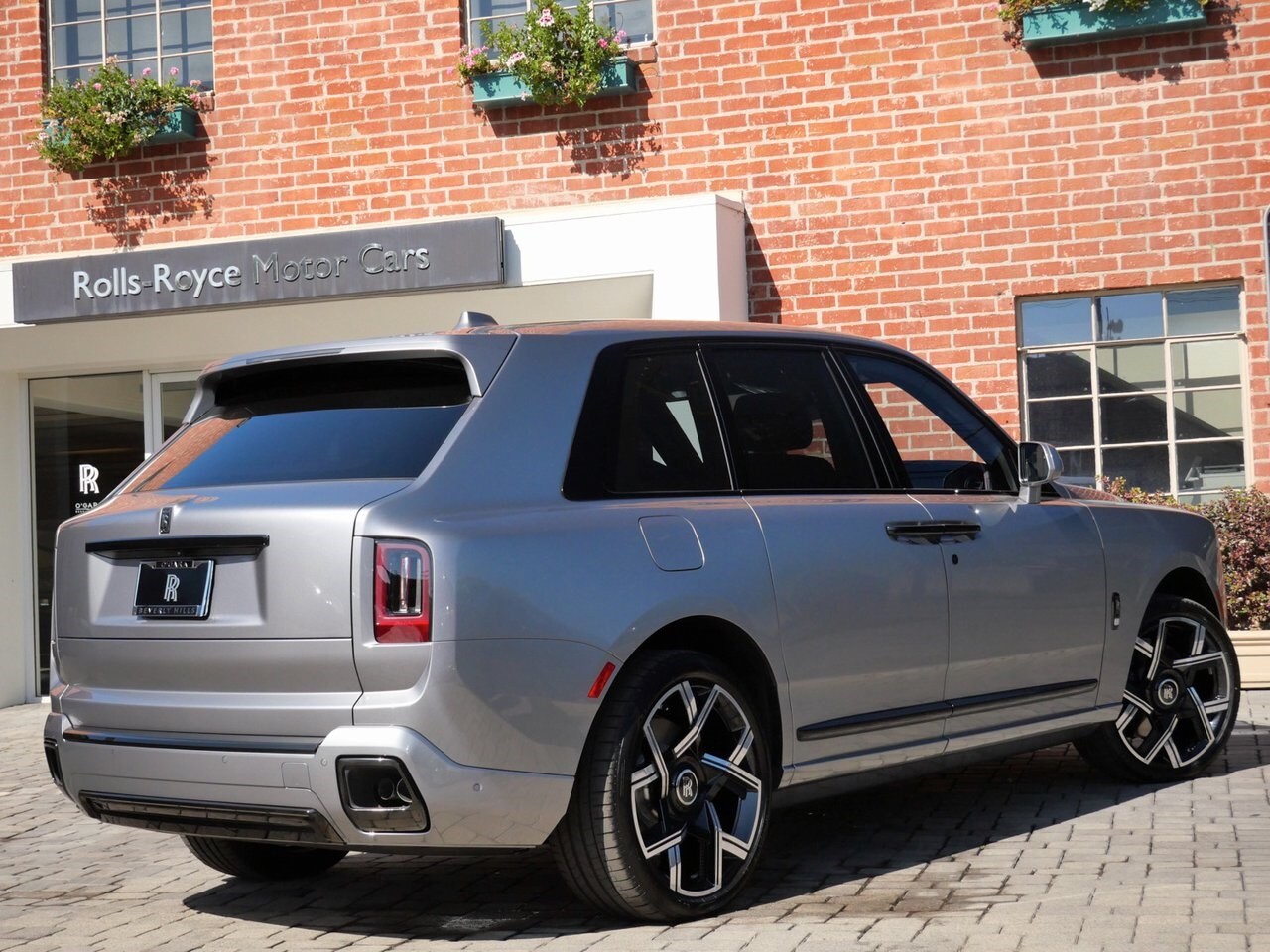 2026 Rolls Royce Cullinan Black Badge photo 2