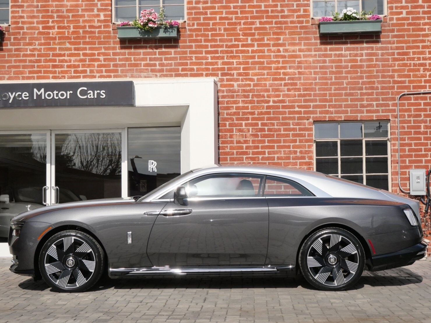 2024 Rolls Royce Spectre photo 3