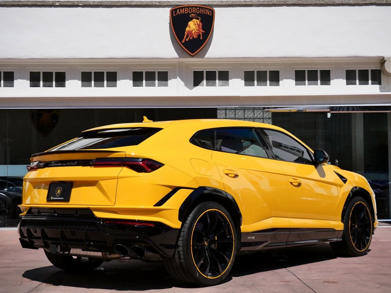 2023 Lamborghini Urus S photo 3
