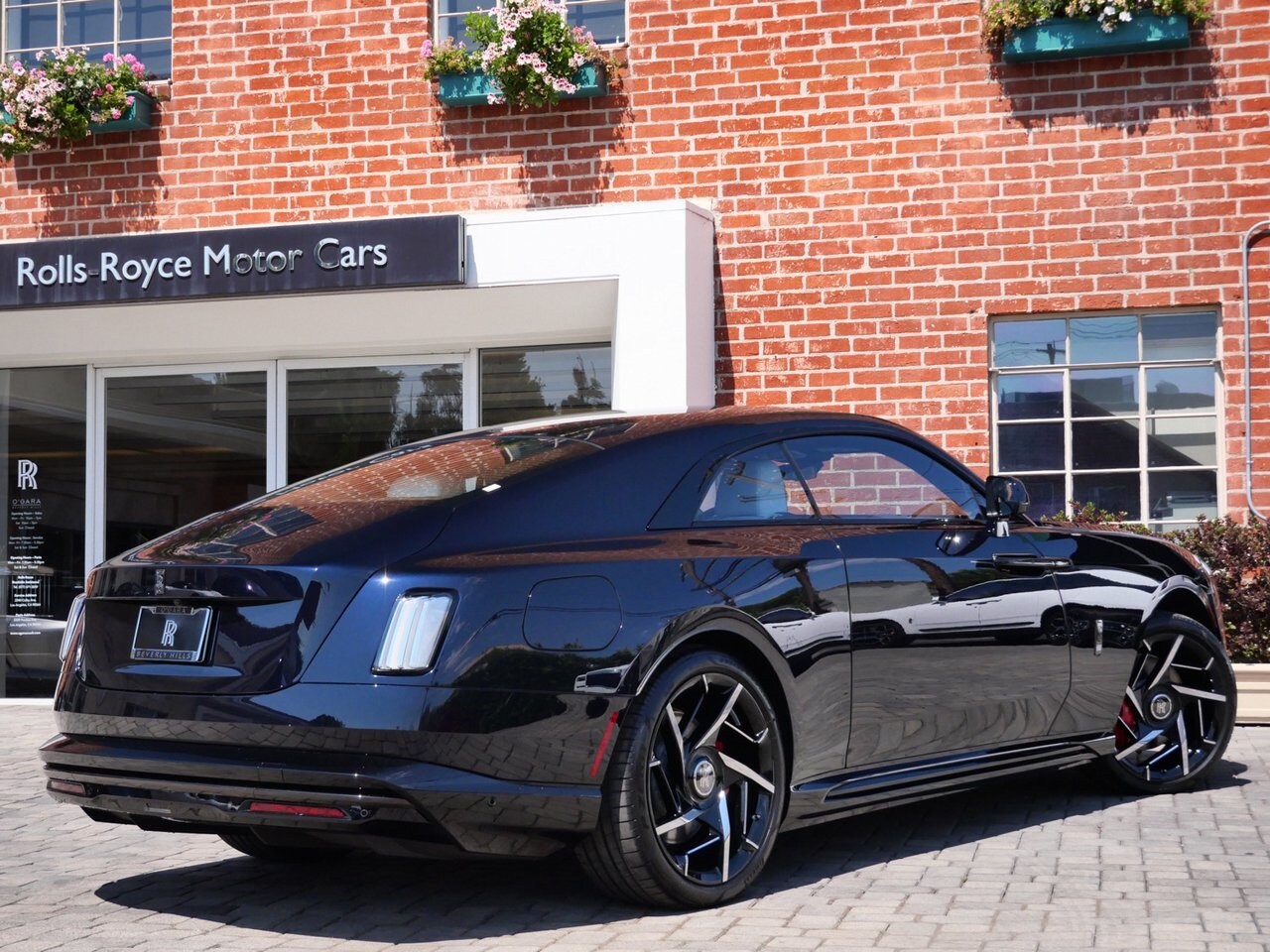 2025 Rolls Royce Spectre photo 2