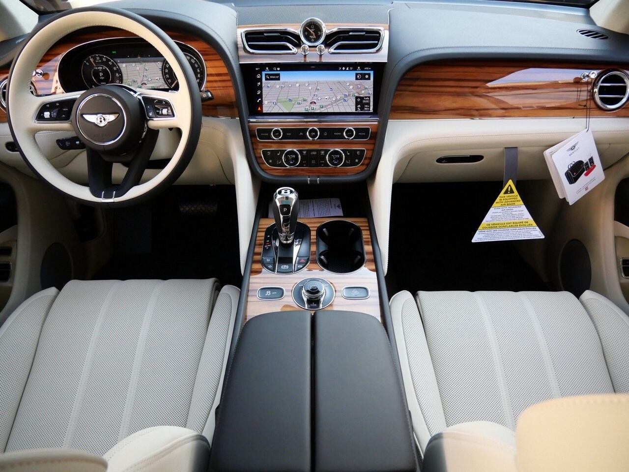 2025 Bentley Bentayga Hybrid photo 4