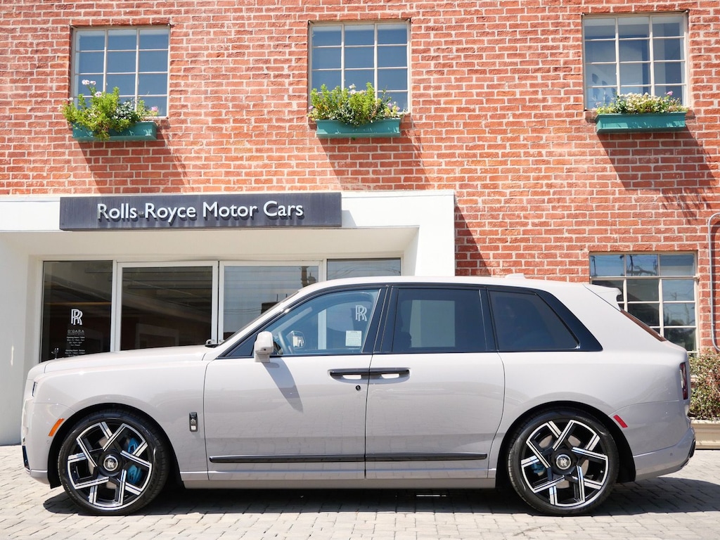 New 2027 Rolls-Royce Black Badge Cullinan . SUV
