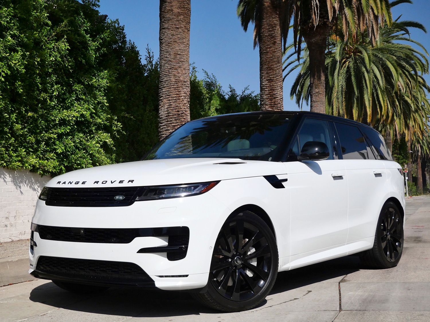 2025 Land Rover Range Rover Sport Dynamic SE photo 2