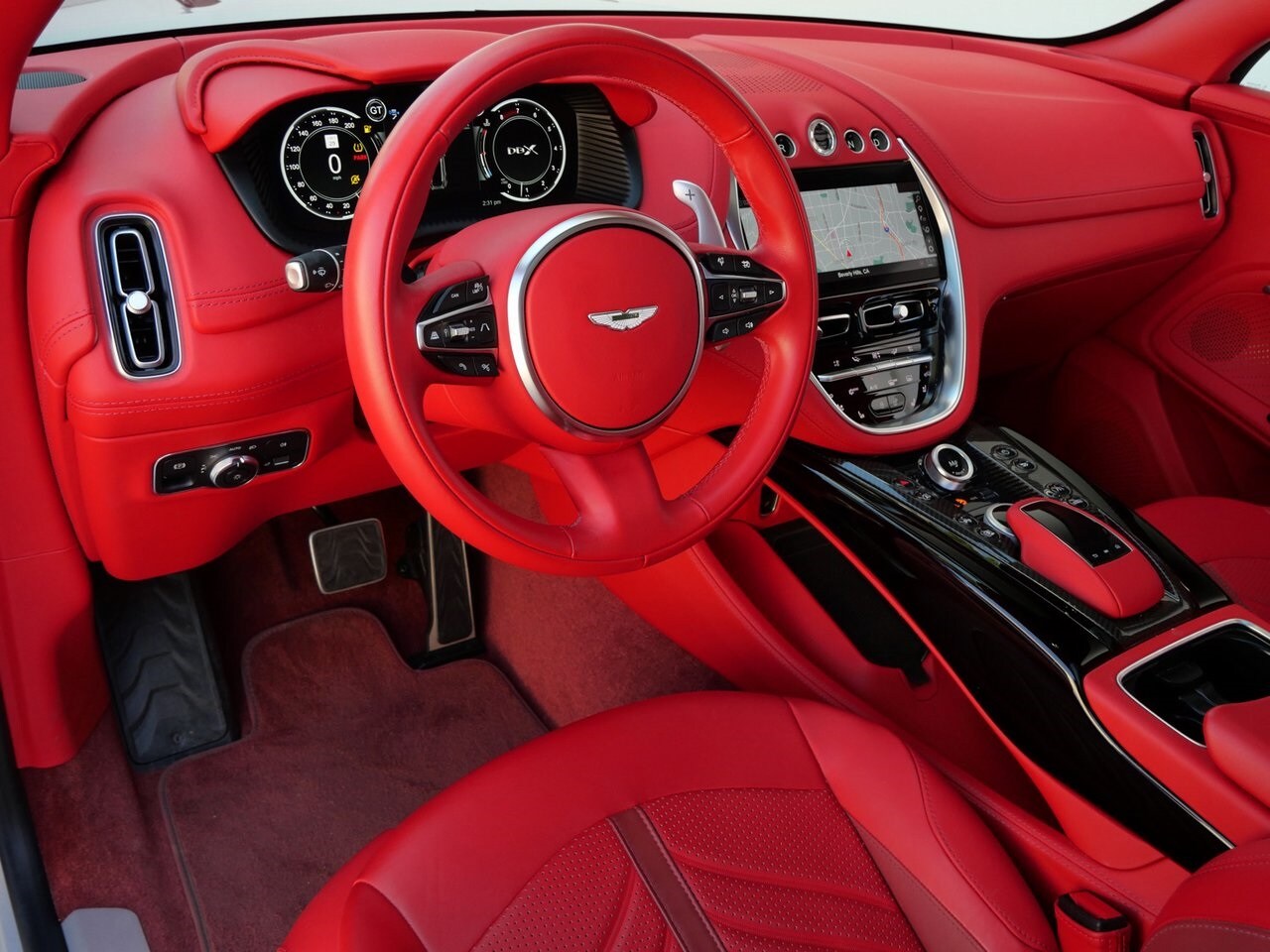 2023 Aston Martin DBX photo 3