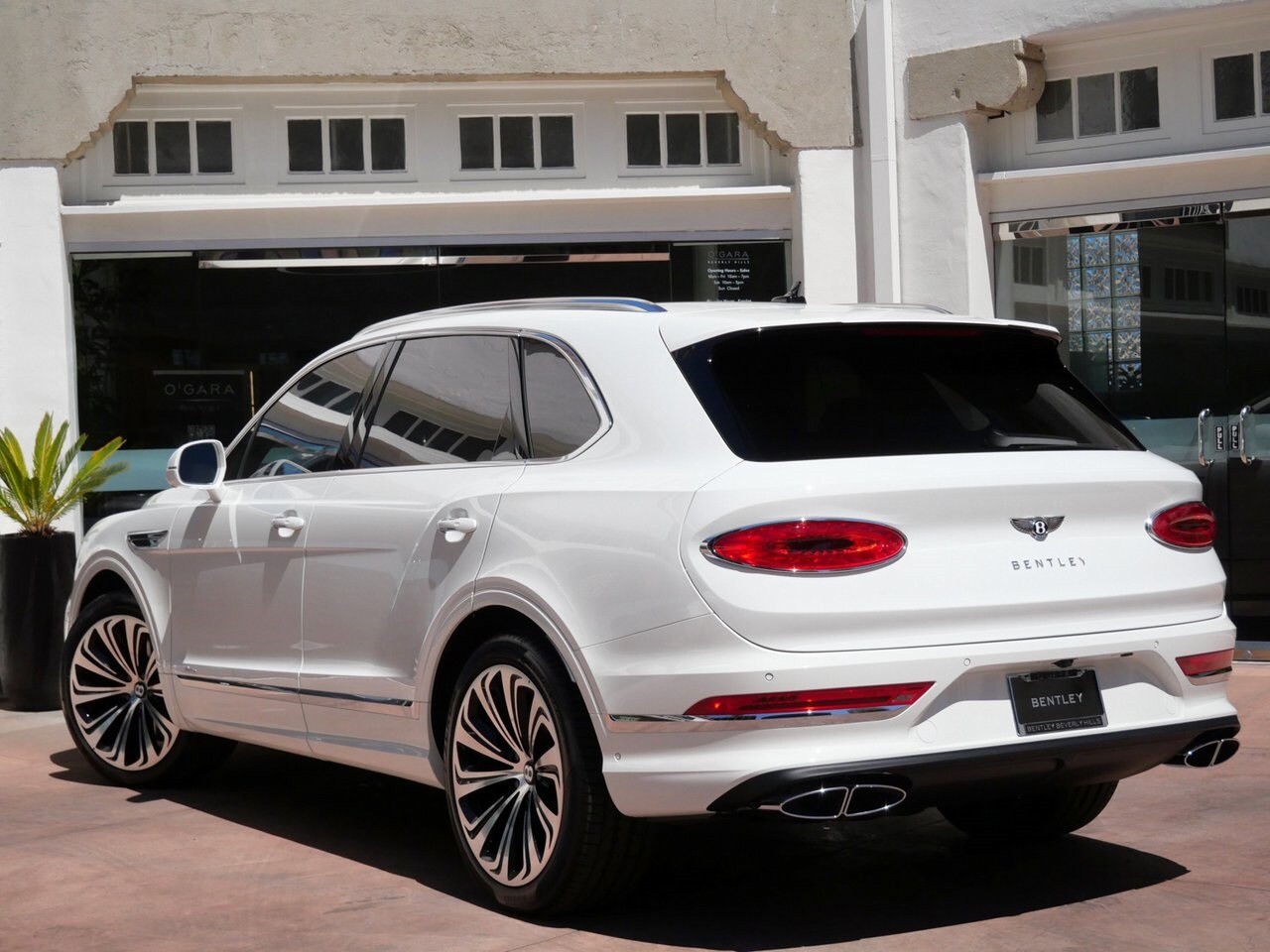 2025 Bentley Bentayga Azure photo 3