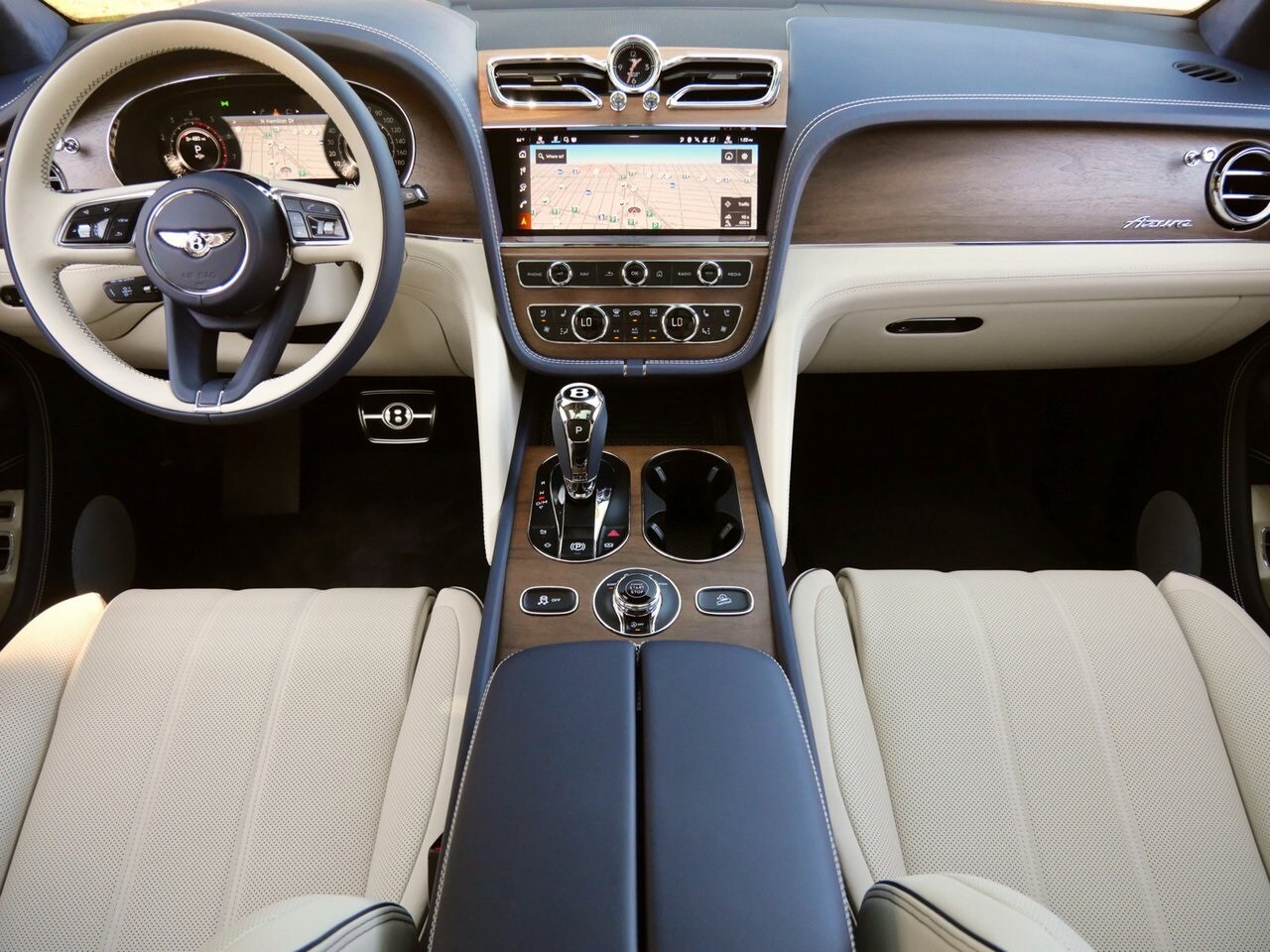 2025 Bentley Bentayga Azure photo 4