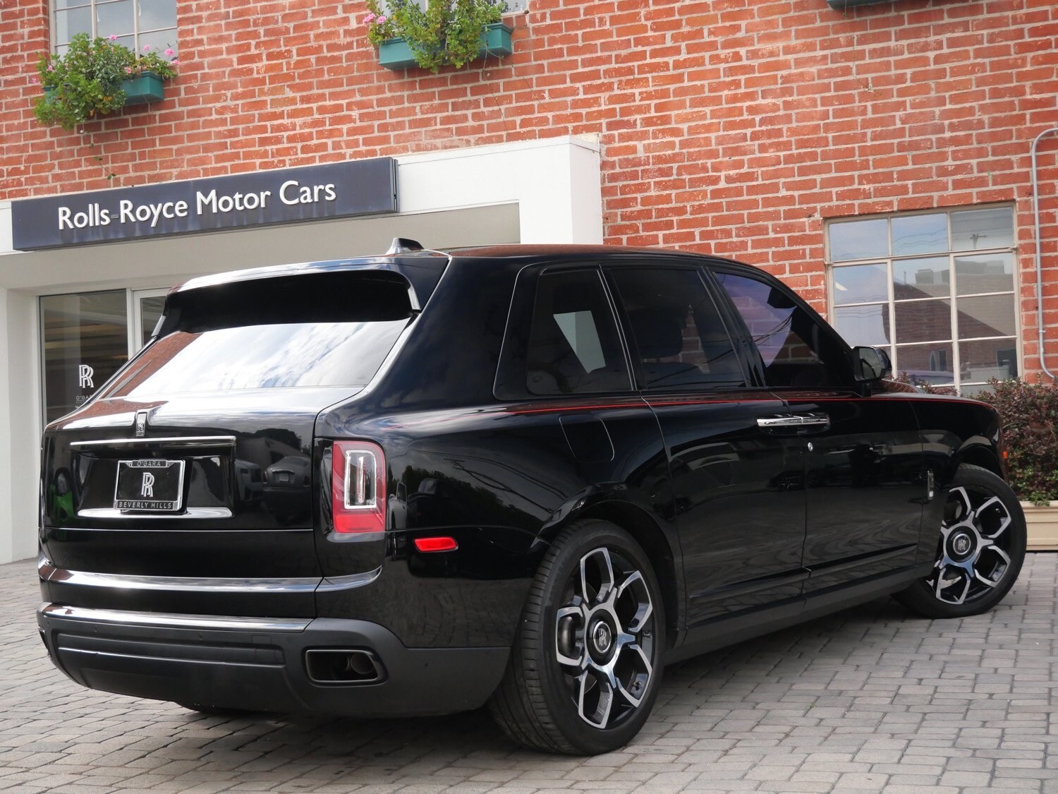 2020 Rolls Royce Cullinan Black Badge photo 2