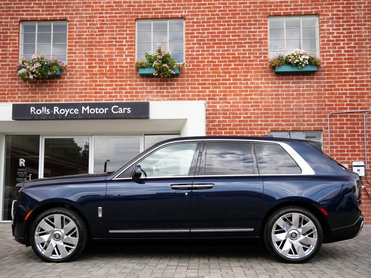2025 Rolls Royce Cullinan RR photo 3