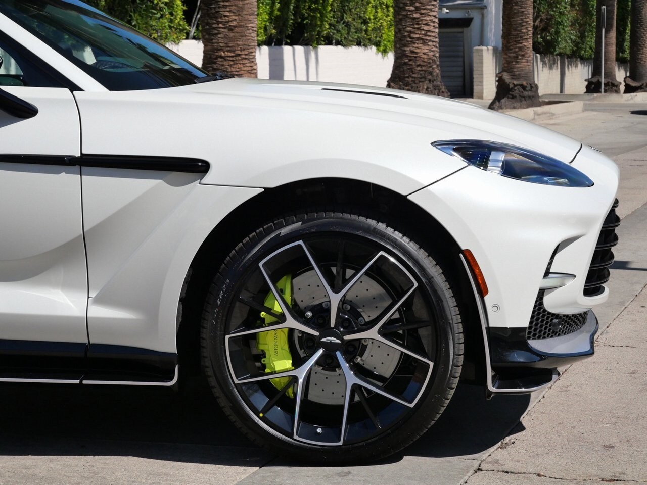 2025 Aston Martin DBX AM8 DBX707 photo 4