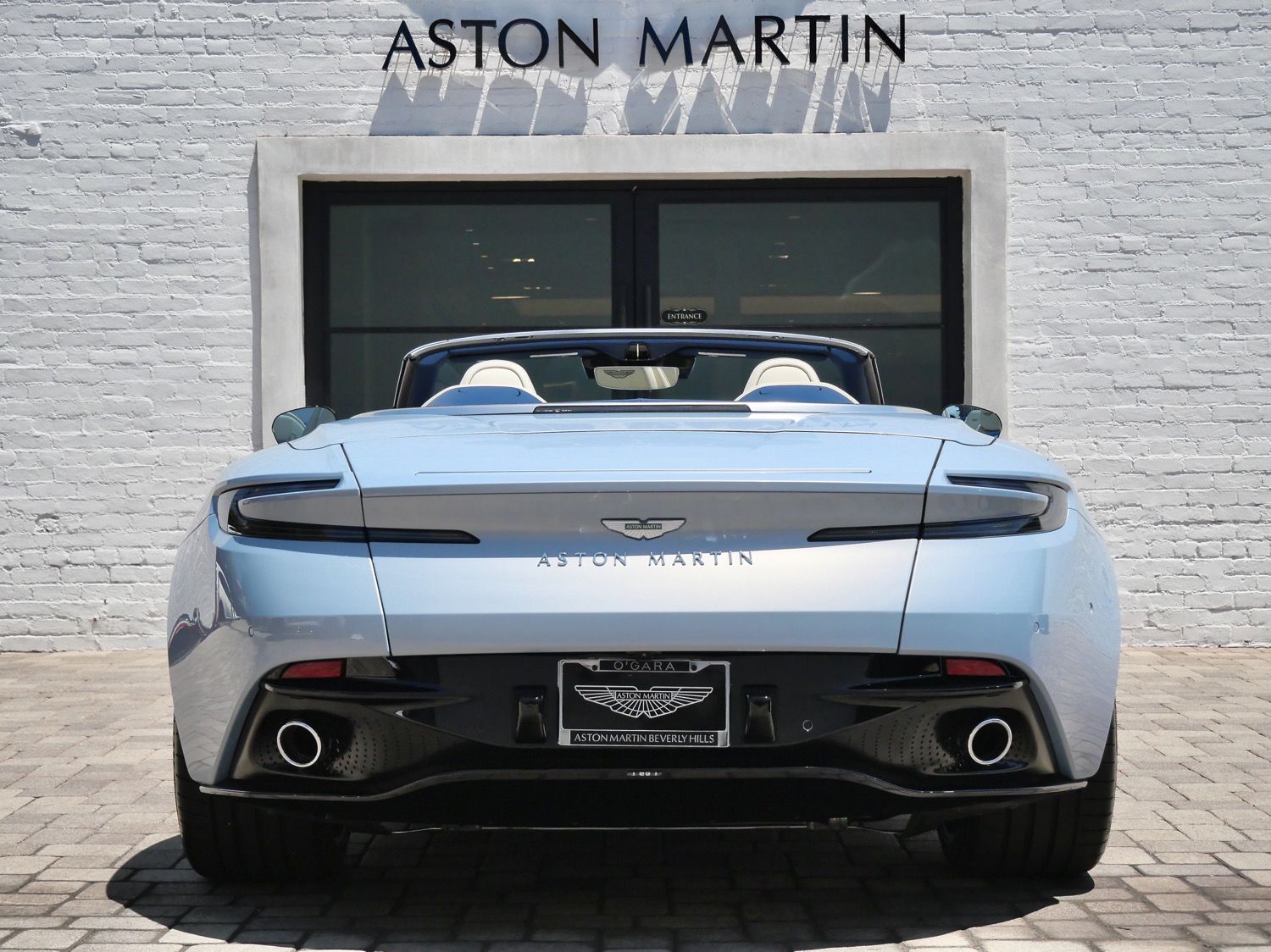 2025 Aston Martin DB12 Base - Photo 19