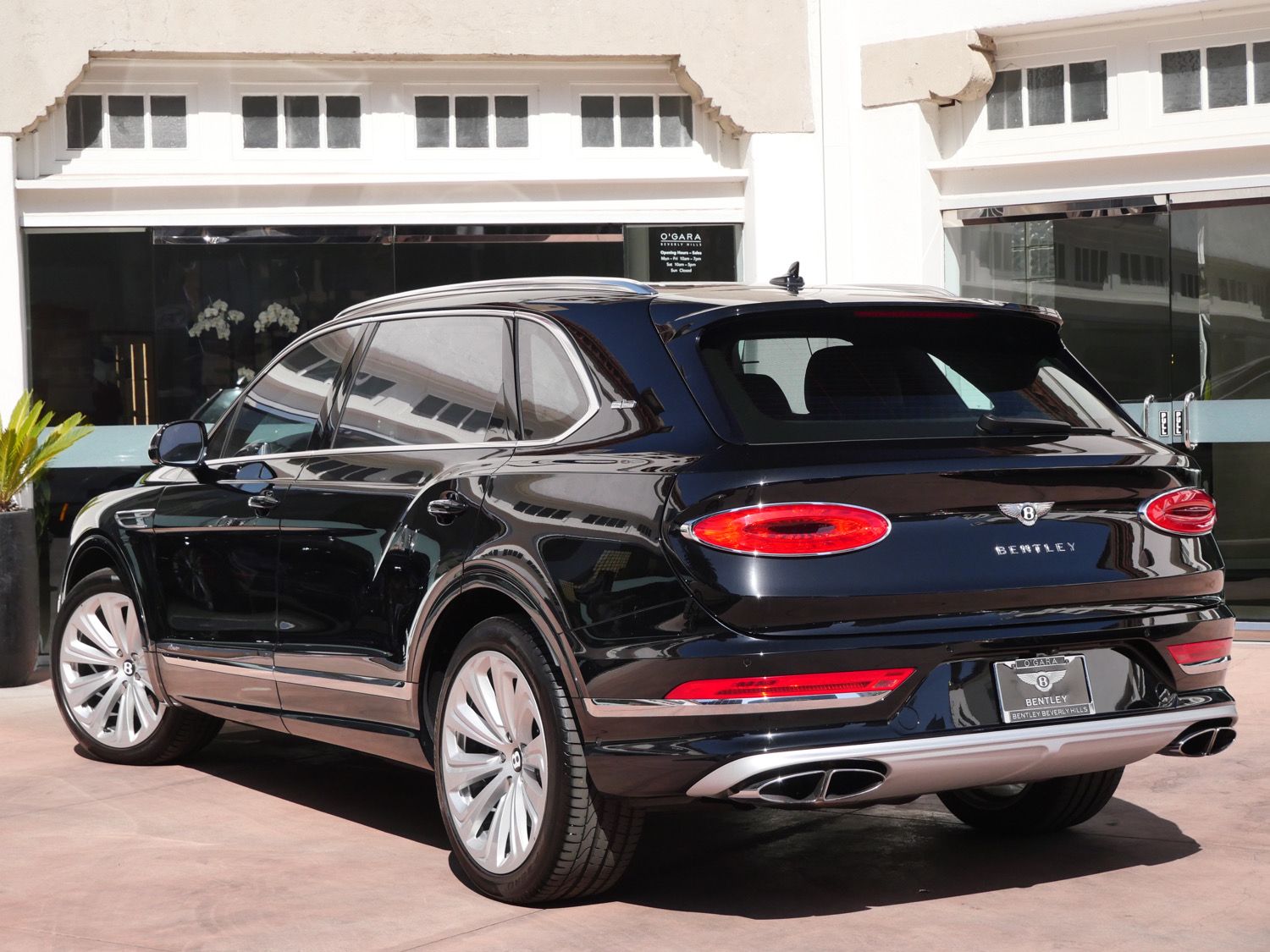 2023 Bentley Bentayga EWB Azure First Edition photo 2