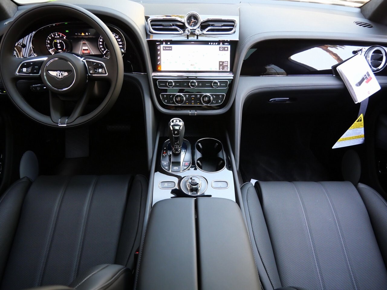 2025 Bentley Bentayga Hybrid photo 3
