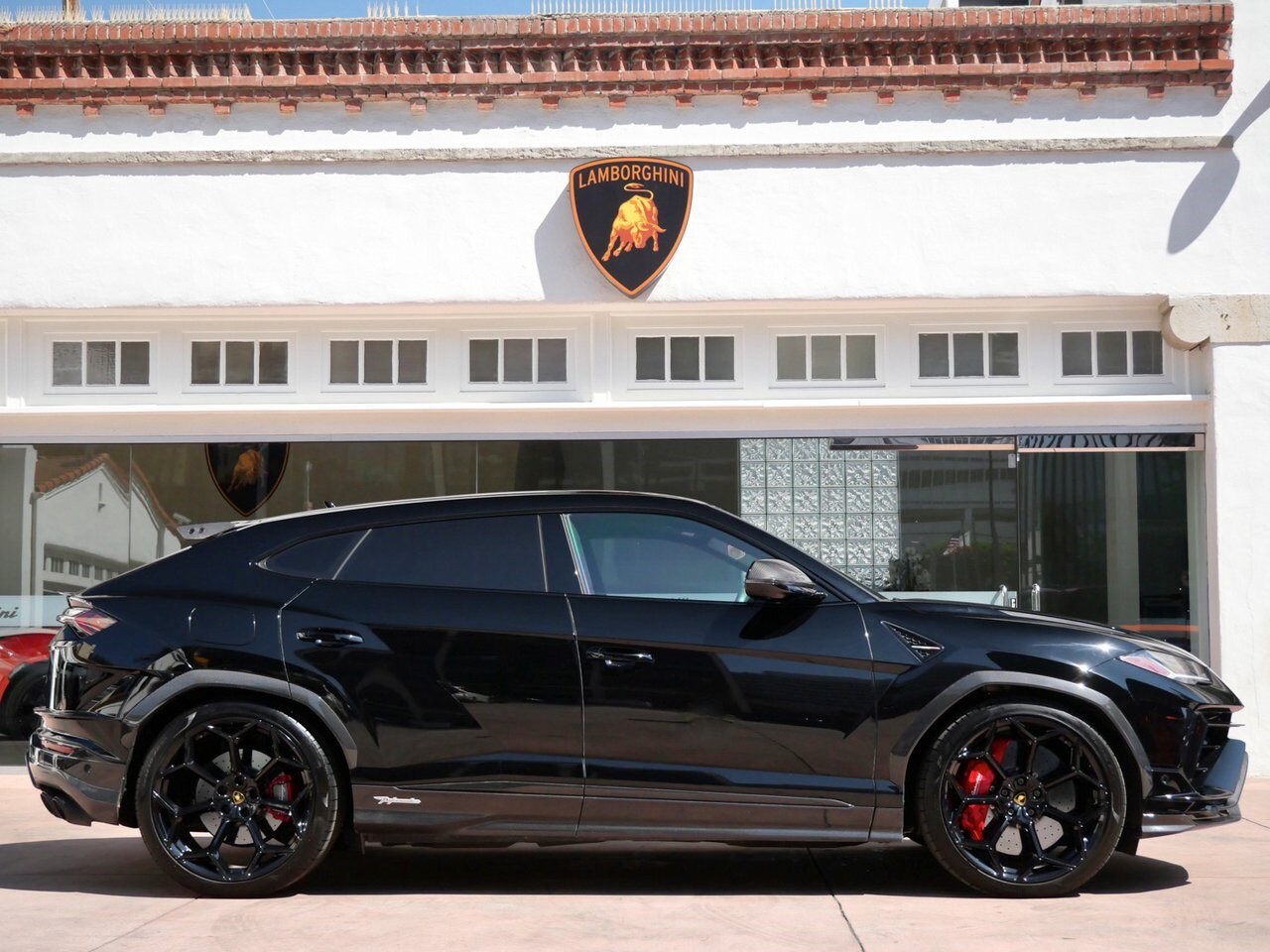 2024 Lamborghini Urus Performante photo 2