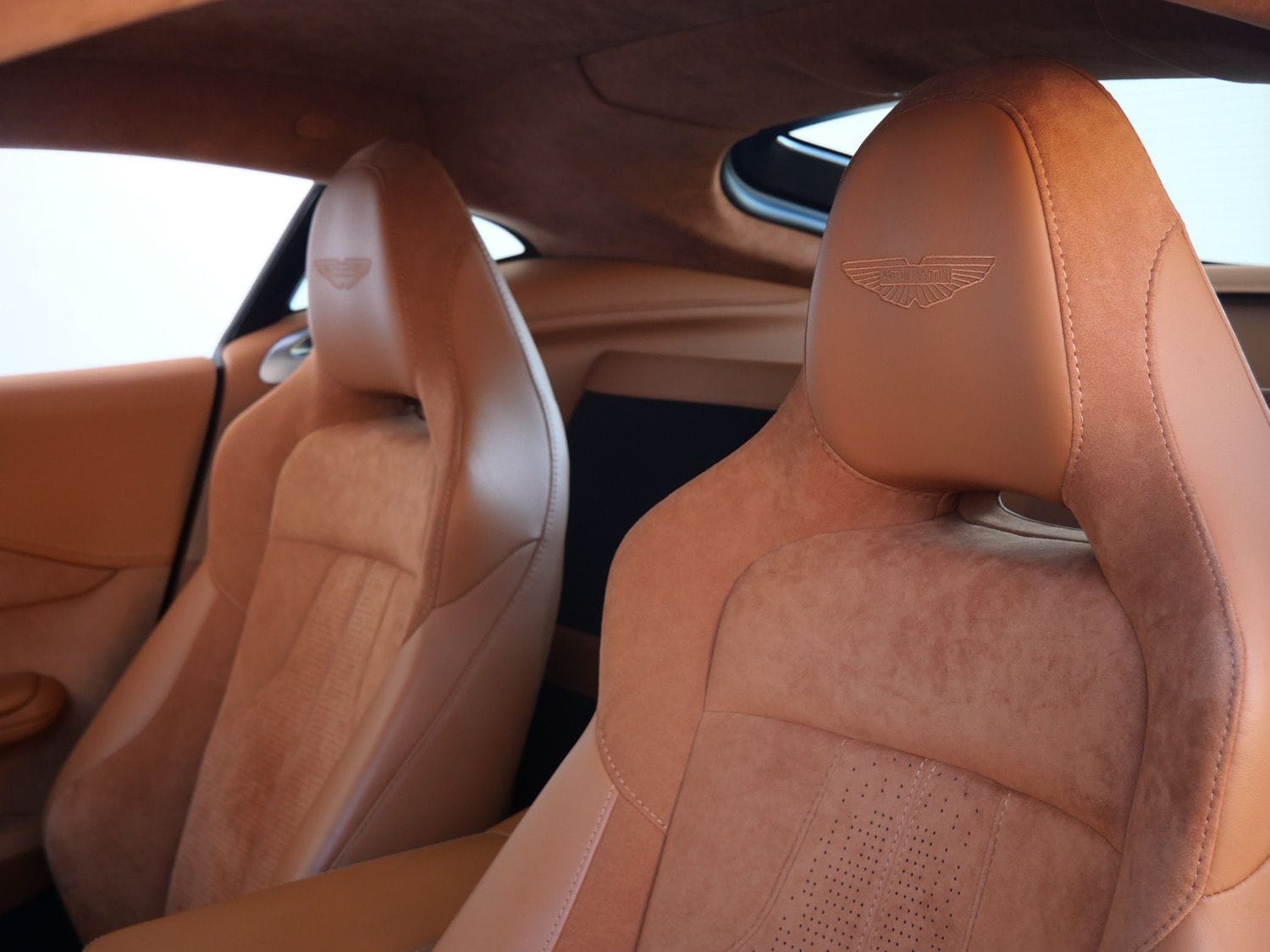 2025 Aston Martin Vantage photo 5