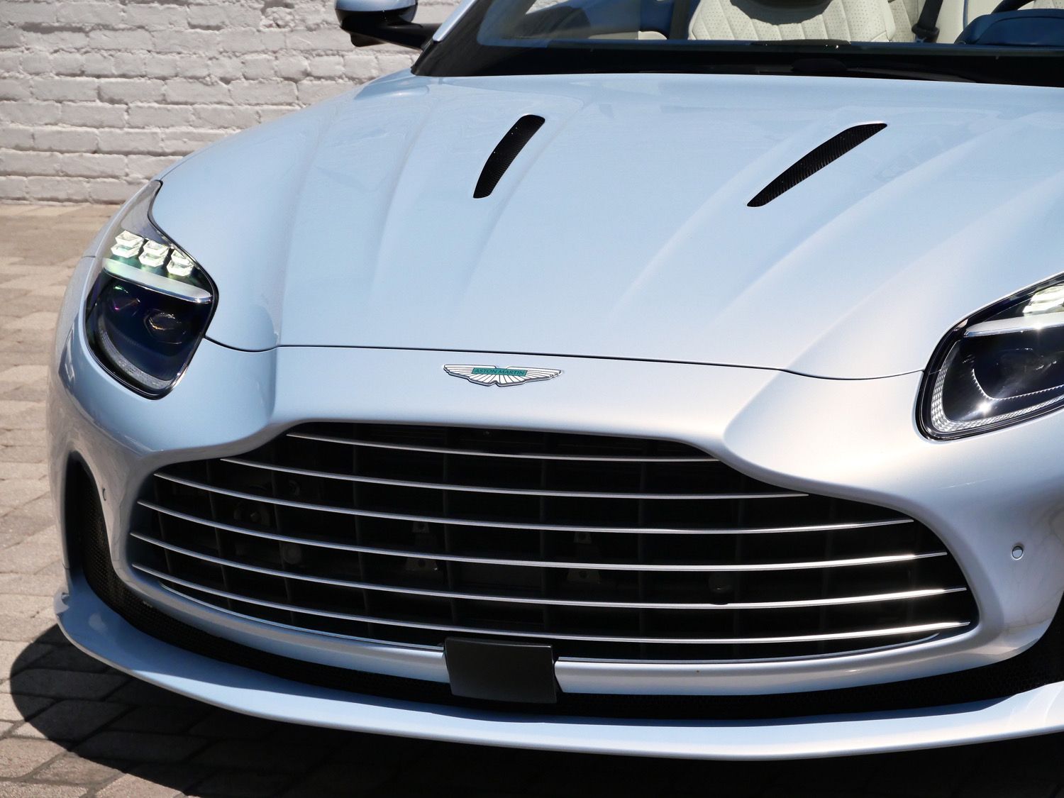 2025 Aston Martin DB12 Base - Photo 16