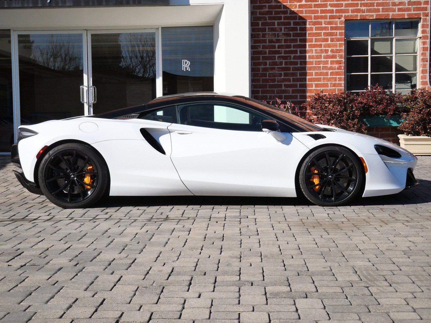 2023 McLaren Artura Performance photo 2