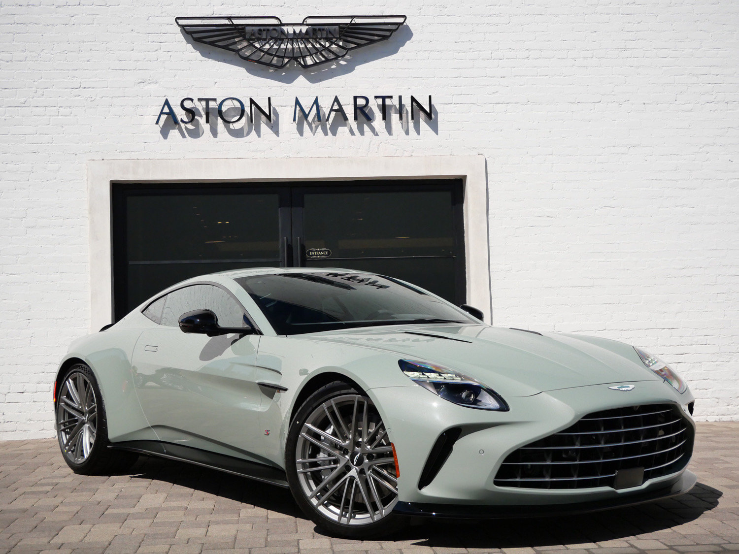  Aston Martin Vantage