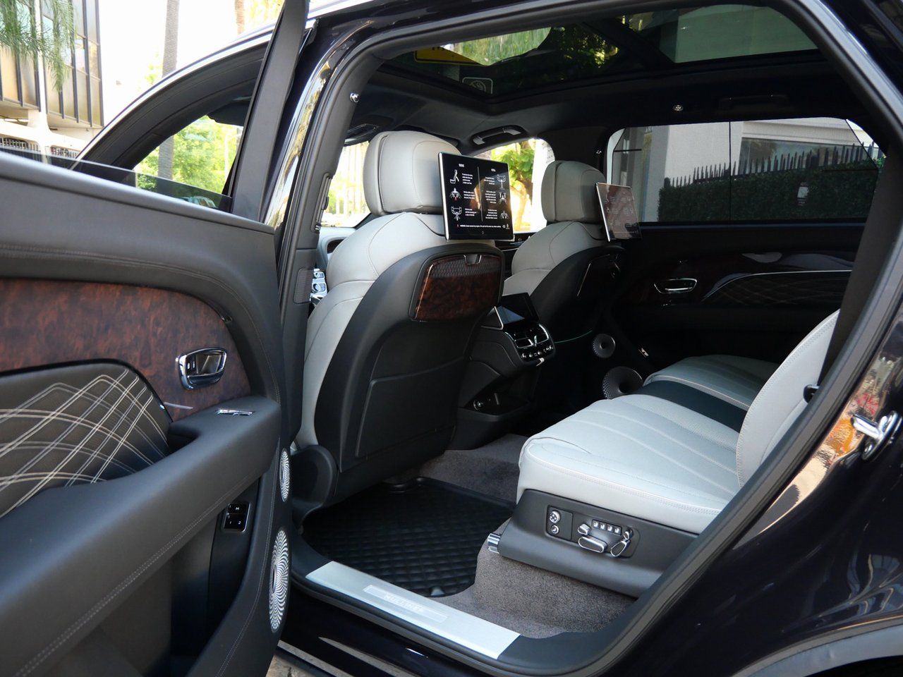 2025 Bentley Bentayga Mulliner - Photo 21