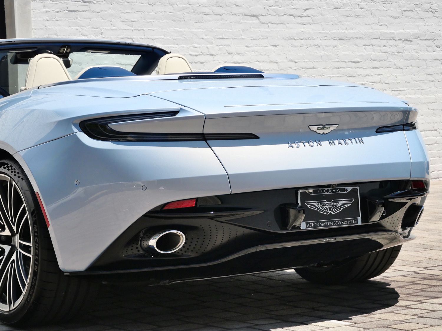 2025 Aston Martin DB12 Base - Photo 8