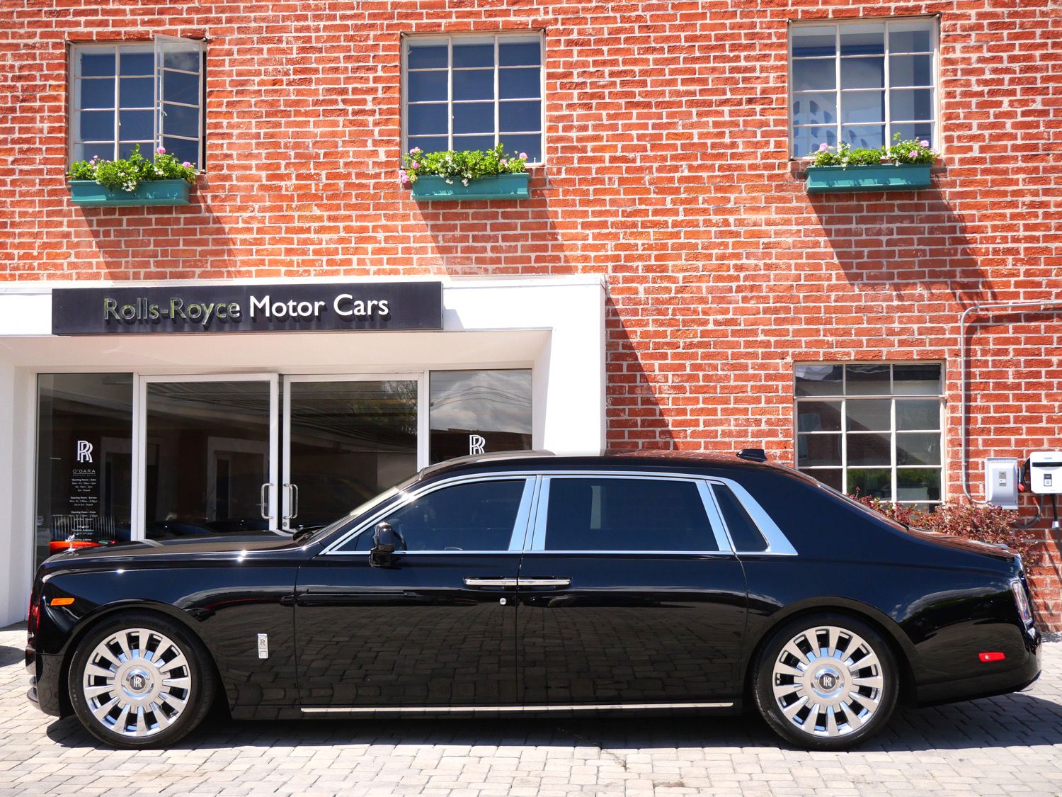 2024 Rolls-Royce Phantom EWB photo 2