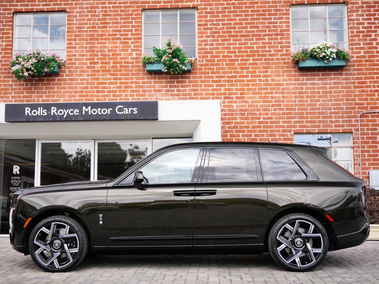 2025 Rolls Royce Cullinan Black Badge photo 3