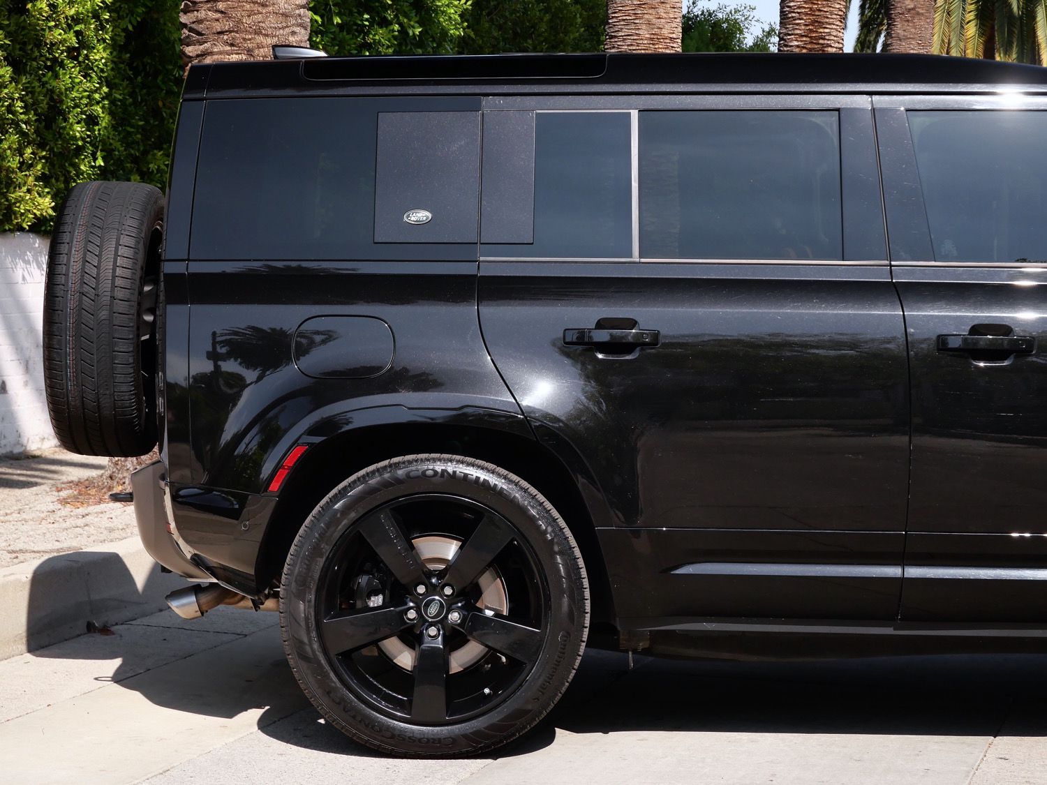 2024 Land Rover Defender 110 V8 photo 6