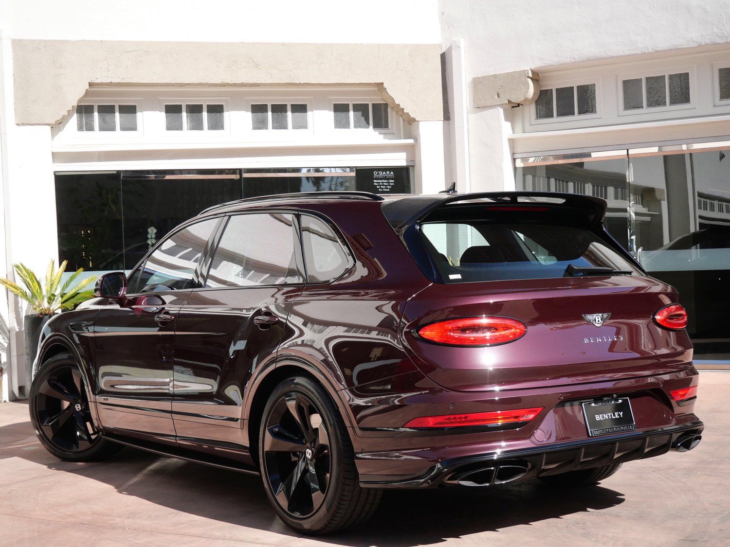 2022 Bentley Bentayga V8 photo 2