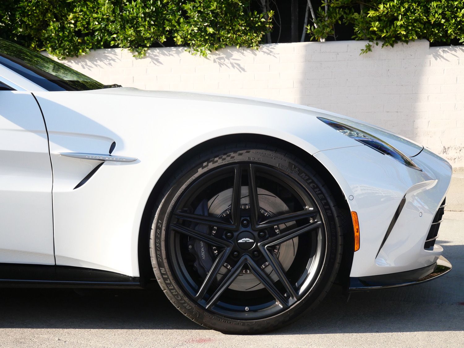 2025 Aston Martin Vantage photo 4