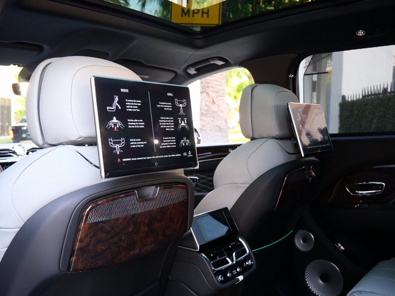 2025 Bentley Bentayga Mulliner - Photo 23