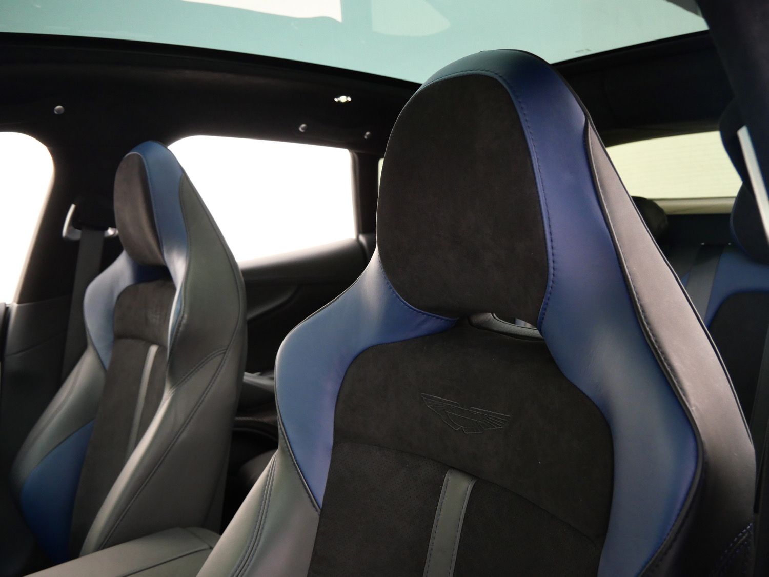 2023 Aston Martin DBX 707 photo 4