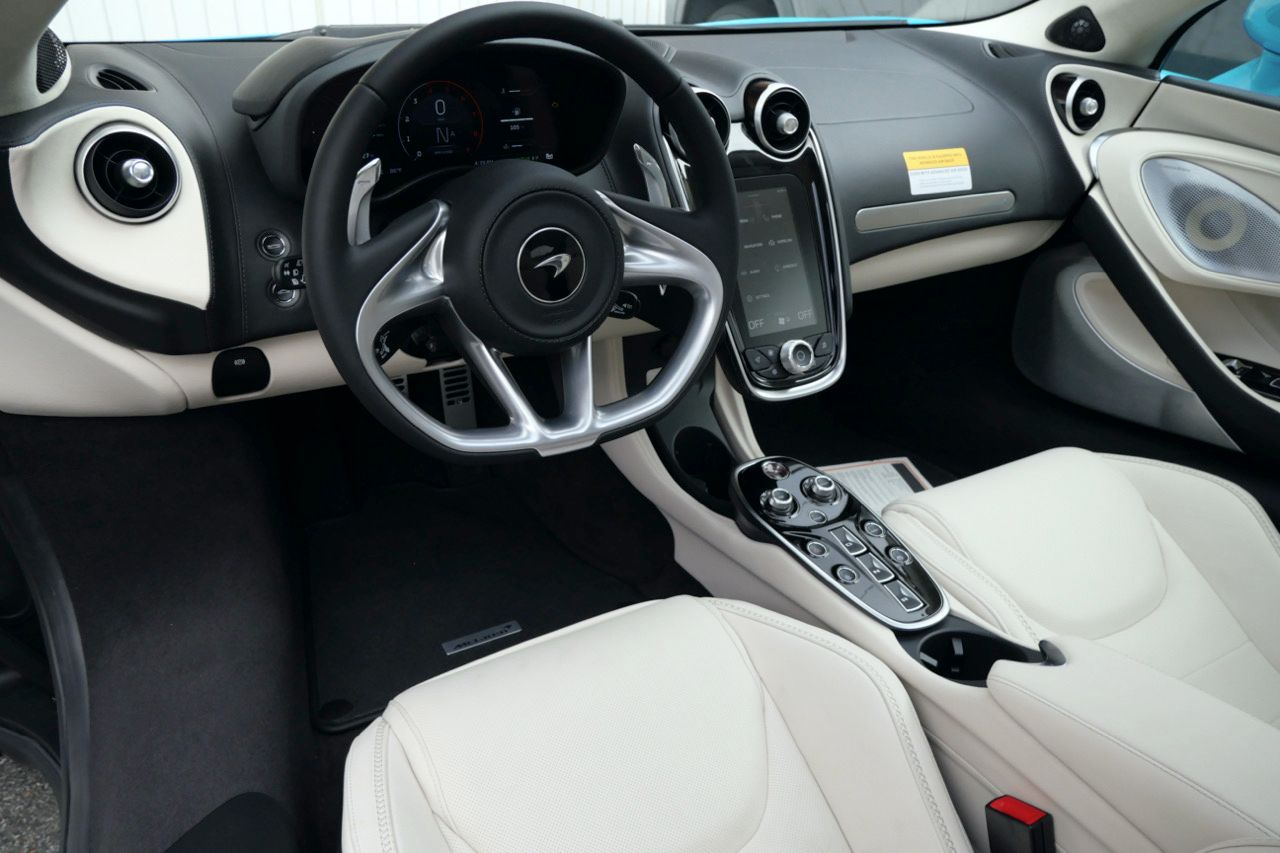 2023 McLaren GT photo 3