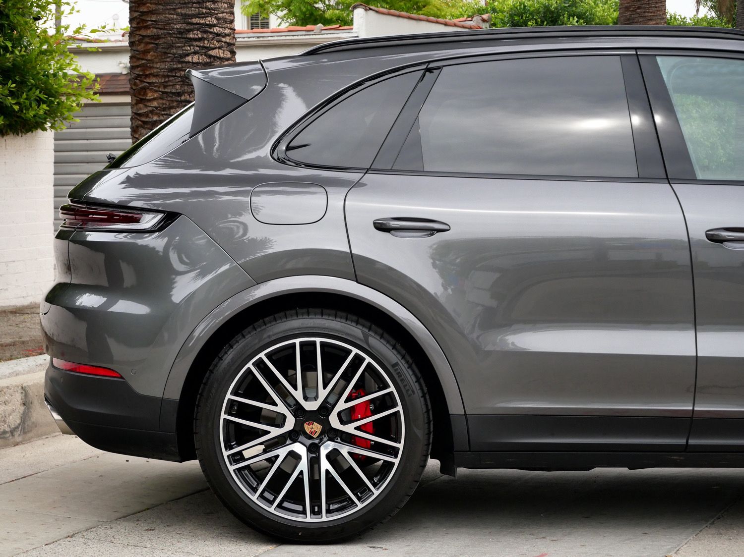 2025 Porsche Cayenne S photo 3