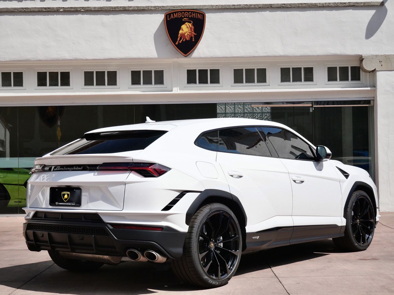 2023 Lamborghini Urus S photo 2