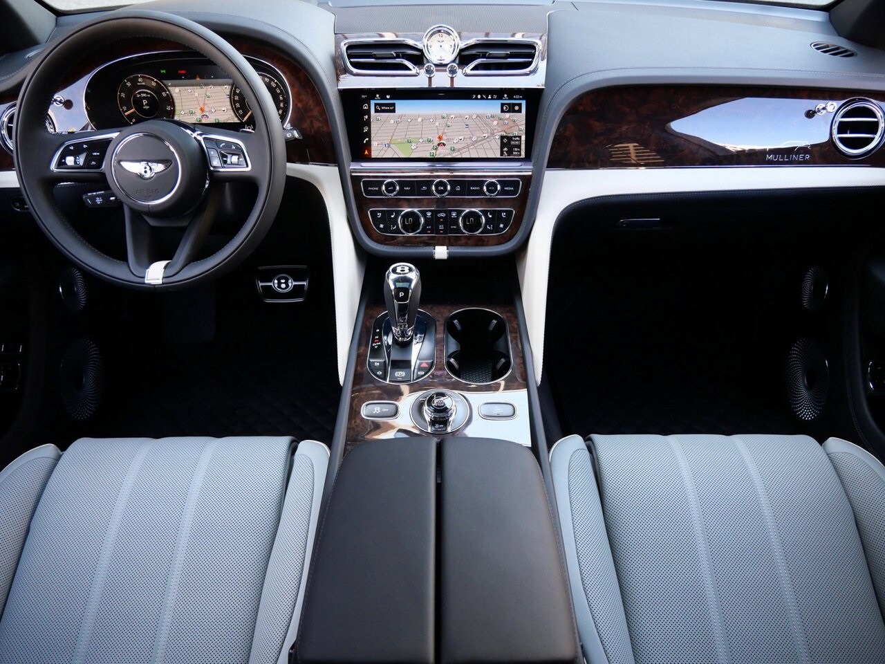 2025 Bentley Bentayga EWB Mulliner photo 4