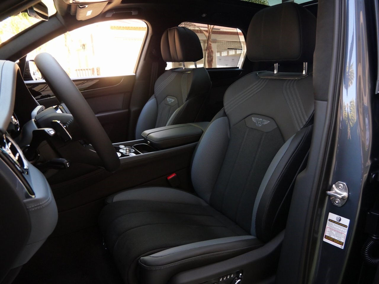 2025 Bentley Bentayga S photo 2