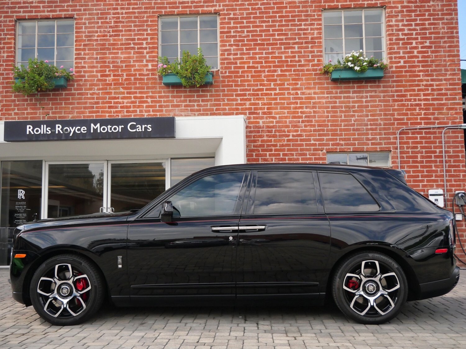 2020 Rolls Royce Cullinan Black Badge photo 3