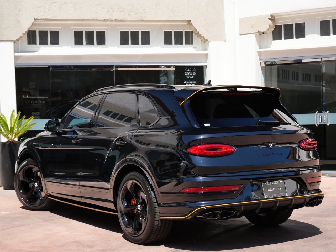 2025 Bentley Bentayga S photo 3