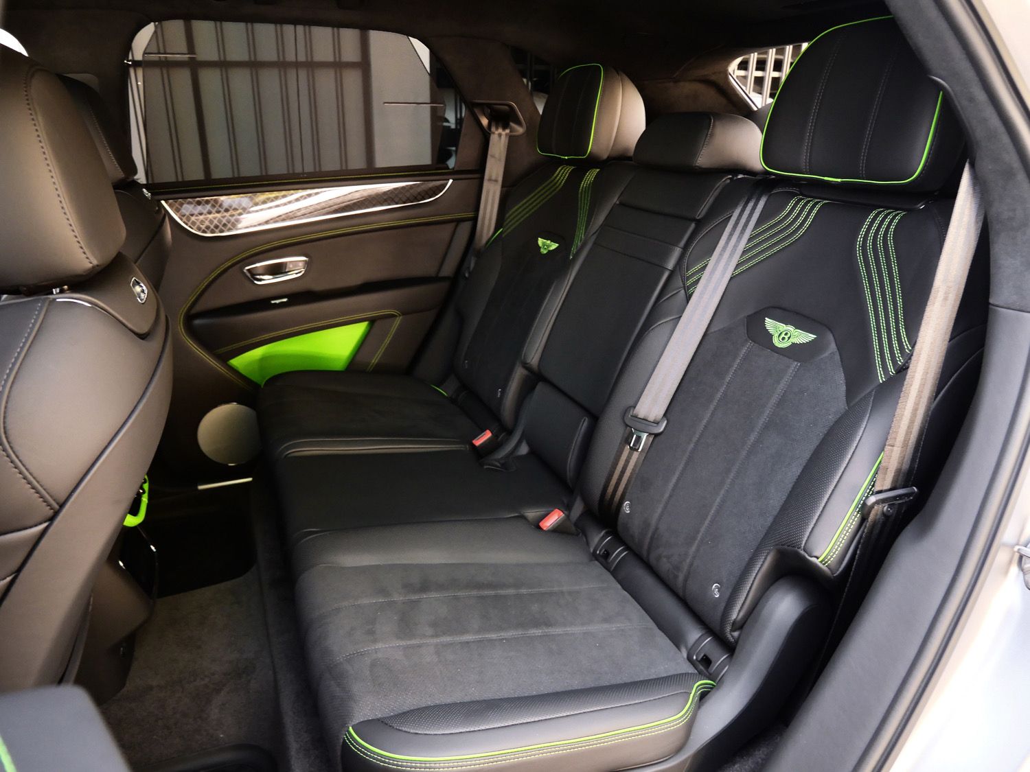 2025 Bentley Bentayga Black Edition - Photo 18