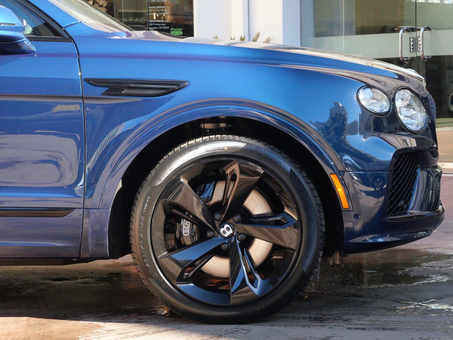 2025 Bentley Bentayga EWB photo 5