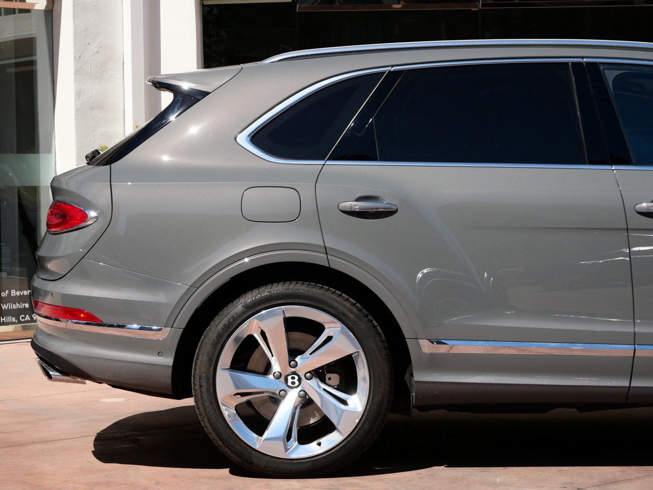 2025 Bentley Bentayga - Photo 9
