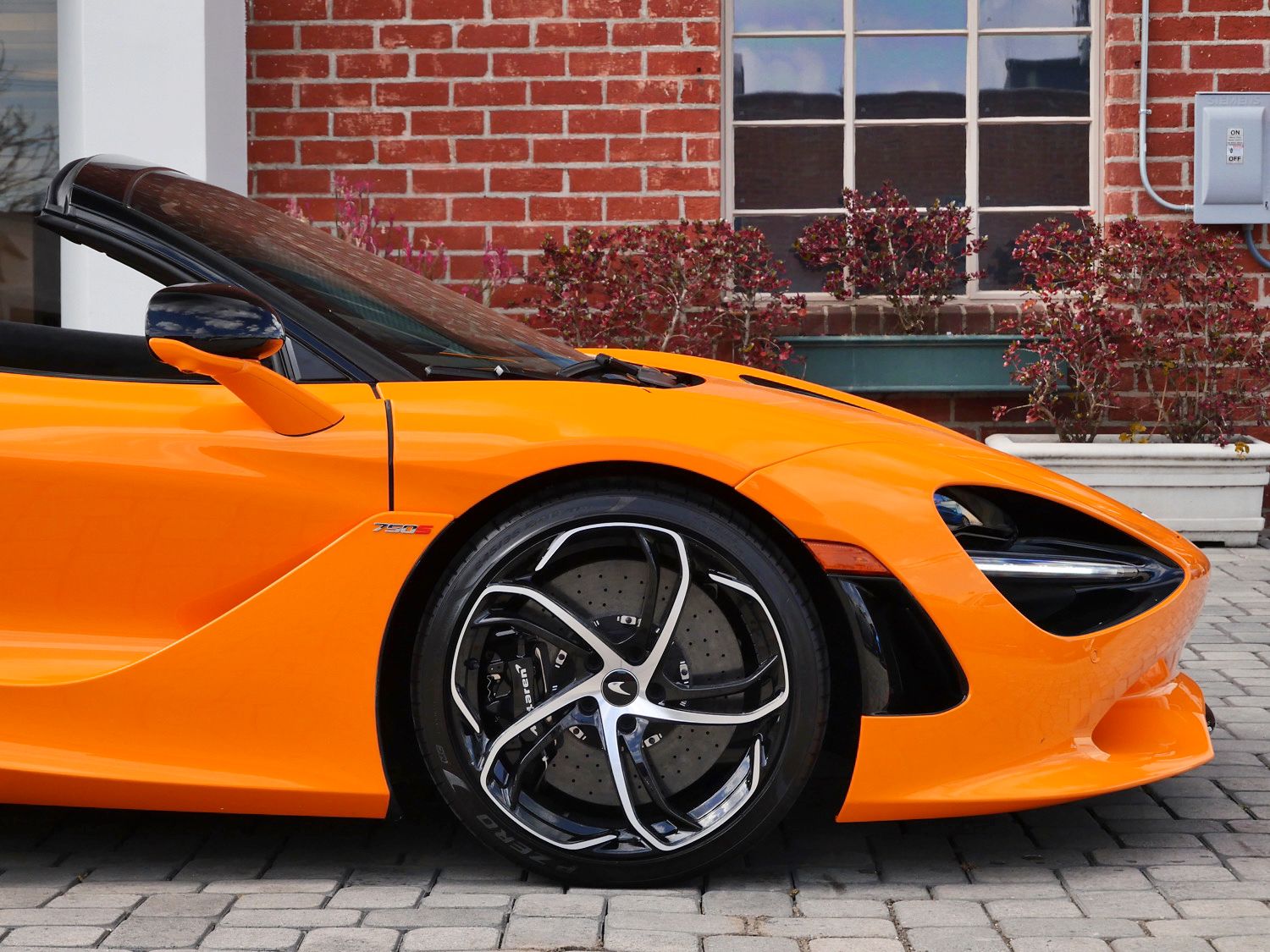 2024 McLaren 750S Performance photo 6