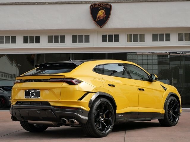 2023 Lamborghini Urus Performante photo 3