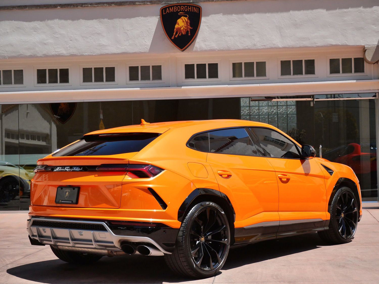 2021 Lamborghini Urus photo 2